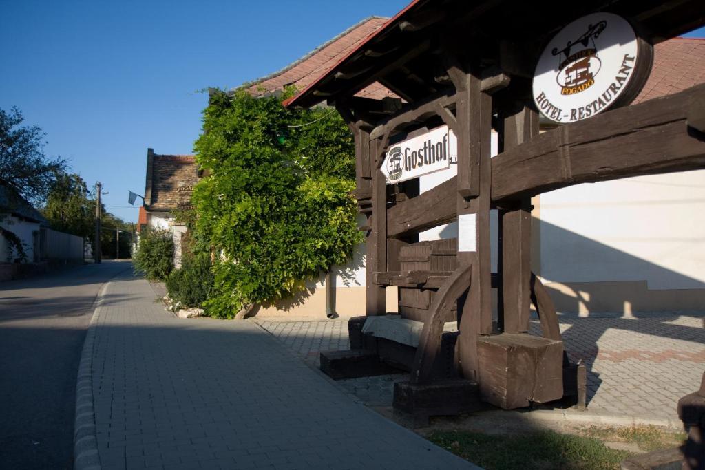 Fogado Az Oreg Preshez Hotel Mór Zewnętrze zdjęcie